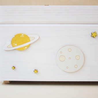Cassetta in legno con coperchio, modello Astronauta
